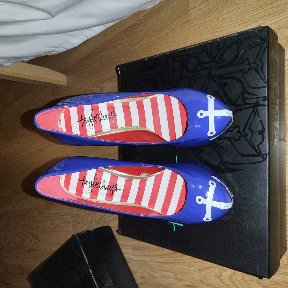 taylorsays blue patent leather pumps size 6